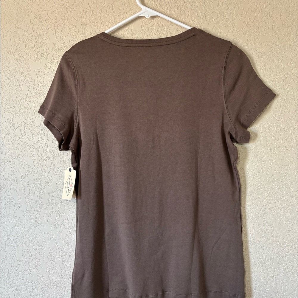 St John's Bay Women's Short Sleeve T-Shirt Brown Size M NWT - Picture 2 of 4